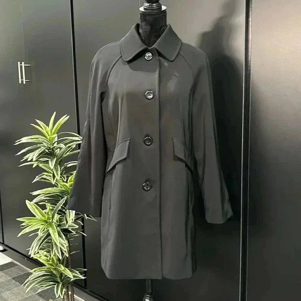 London Fog Trench Coat,lined, button down,2 faux pockets, heavy weight polyester